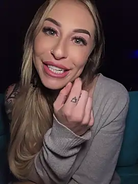 Laurenlotus - Rub and Play with my sensitive Titties🍒