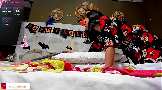 Mia_scarlet69 - spank ass with hand x40
