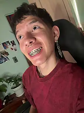 Show modela heyy_noah11 na web-kameri