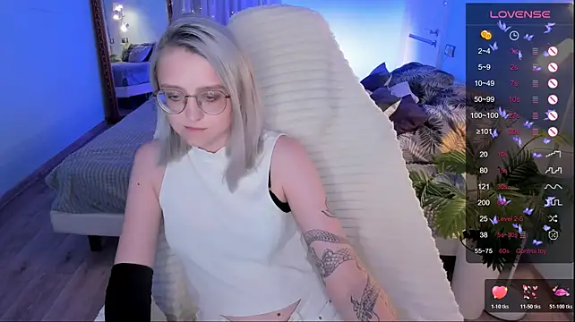 LunarGlow Chat XXX live