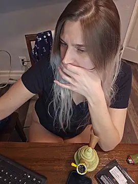 ScarletsWeb - 🔥topless rest of show