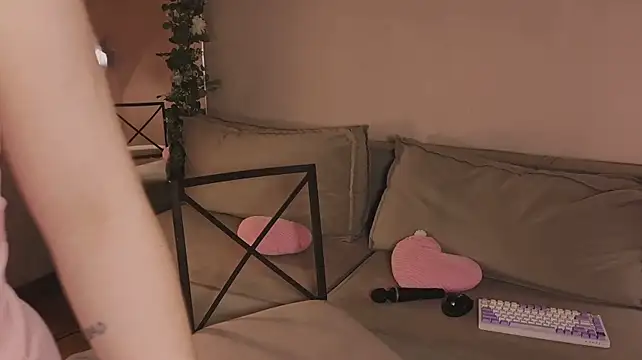 Saint_trisha - make my nipples hard under top