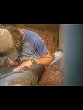 ROBERT0516 élő XXX-chatje