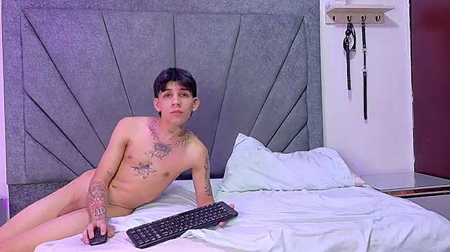 ThreeSecrets_OS Live XXX-Chat
