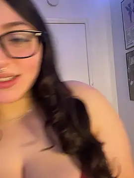 Evemeqt Adlı Modelin Canlı XXX Sohbeti