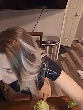 ScarletsWeb - 🔥topless rest of show