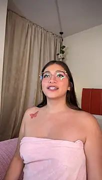 Caandace - Fingering pussy wet