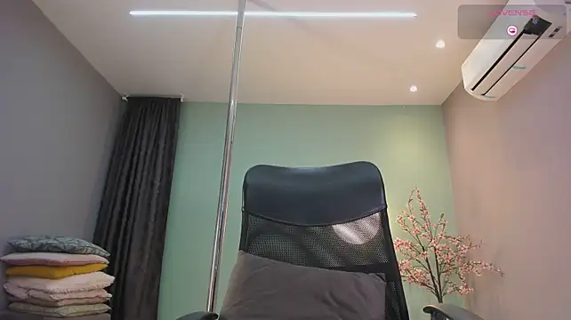 Brianaa_Glow - Open legs and fuck with dildo 💋