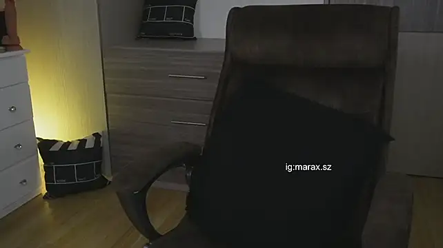 Mara_HugeAss' Live XXX Chat