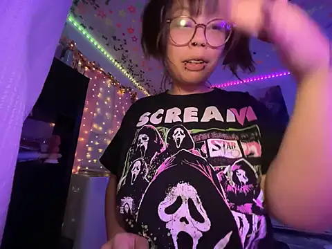 moan4mona Adlı Modelin Canlı XXX Sohbeti