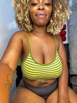 QUEENZAZA Adlı Modelin Canlı XXX Sohbeti