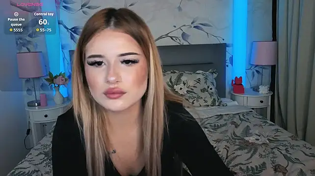 Kitty_m1la: απευθείας συνομιλία ΧΧΧ