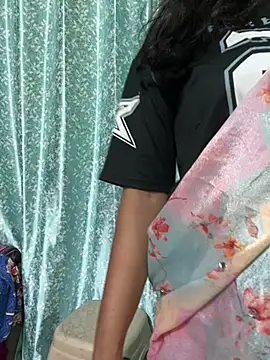 Priyaa_1433's Live XXX Chat