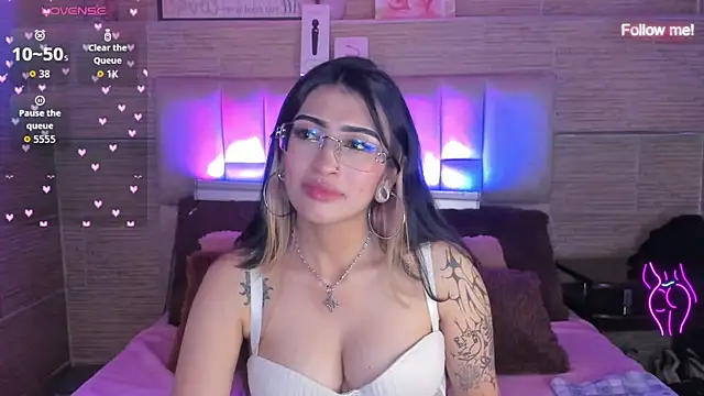 Czat XXX na żywo – mia_devine_