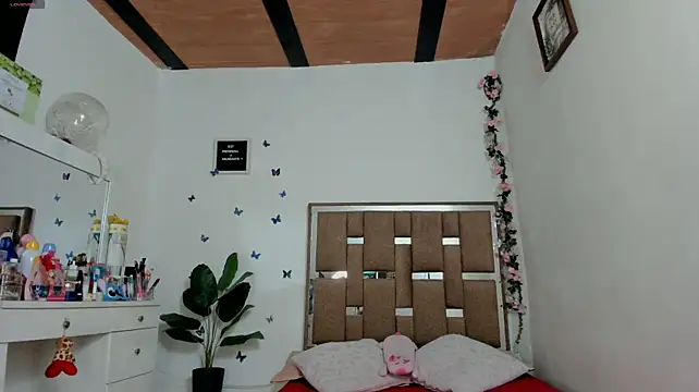 kendall-ewers' Live XXX Chat
