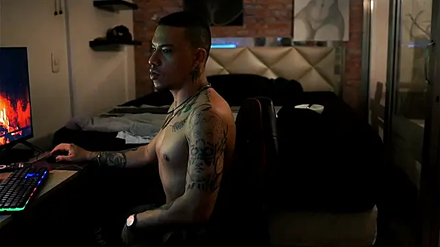AlphaMasterXxx লাইভ XXX চ্যাট