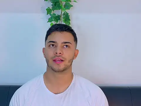 TylerWest_ লাইভ XXX চ্যাট