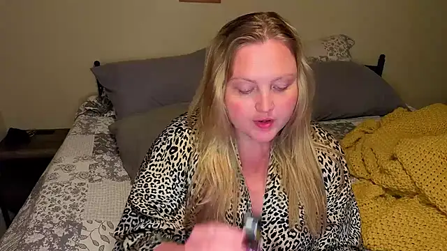 Phatassblonde - twerk no panties