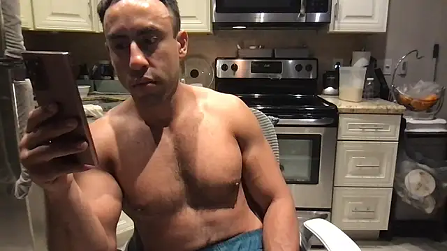 Онлайн чат XXX BigGuyMuscle