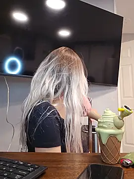 ScarletsWeb - 🔥topless rest of show