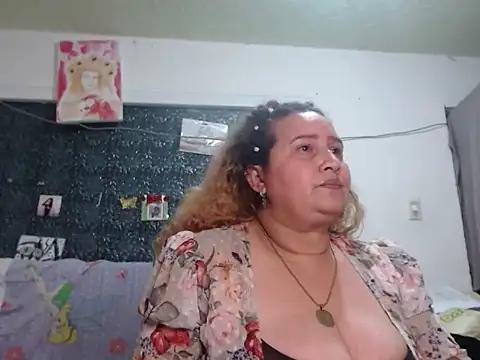 Perla1981--'s Live XXX Chat