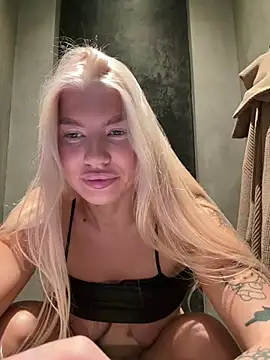 NewLale - Show tits