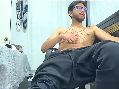 thomass1018 Adlı Modelin Canlı XXX Sohbeti