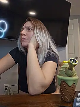 ScarletsWeb - 🔥topless rest of show
