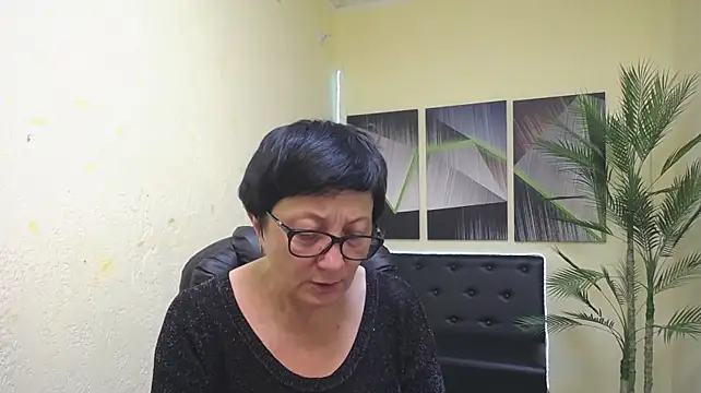 EmilyL0ve Adlı Modelin Canlı XXX Sohbeti
