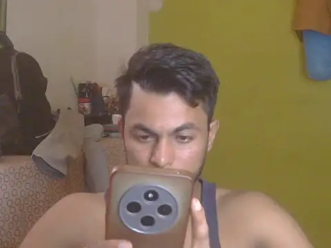 Stubborndesiboy Live XXX-Chat
