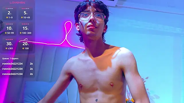 Twink_Sebas7: онлай н-секс-чат