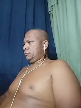bigblackcock75's Live XXX Chat