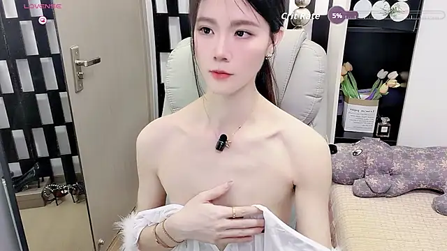 Yueyue-MM - 上空站着直播3分钟