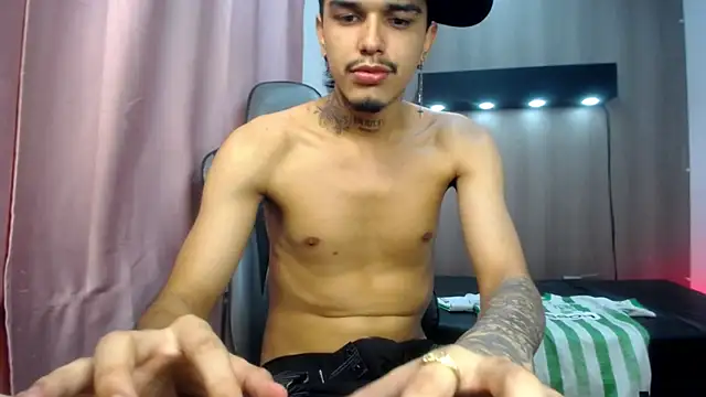 Tayson_Hot élő XXX-chatje