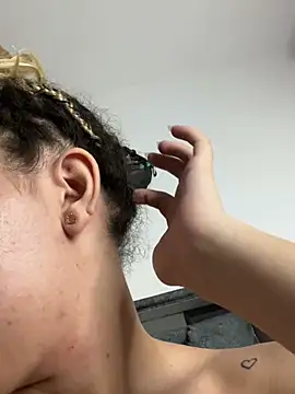 צ'אט XXX בשידור חי של alaia_princess