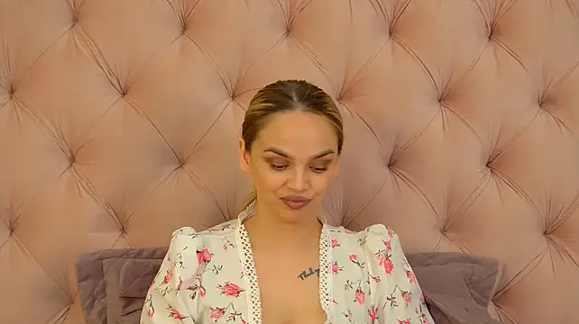 AnitaVenture Chat XXX in diretta