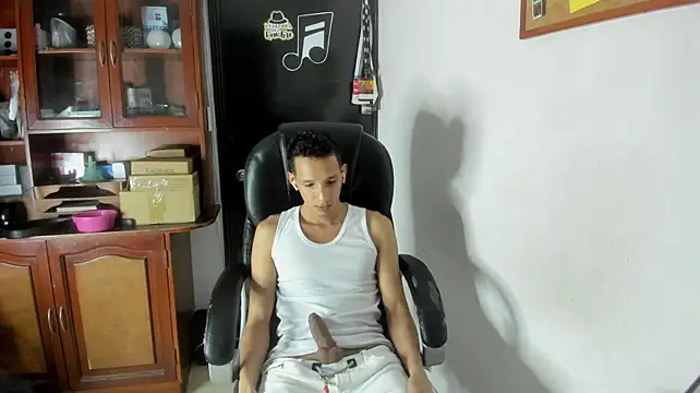 AlphaMarco live XXX chat