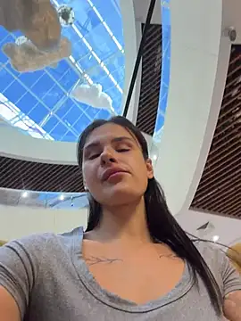 MiraReach live XXX chat