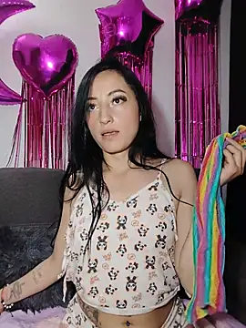 Chat +18 de Meegann_Lovee ao vivo