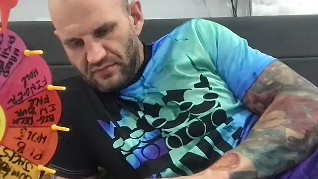 brianomally – Naživo XXX chat