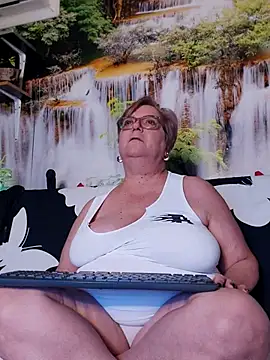 צ'אט XXX בשידור חי של QueenPammy1