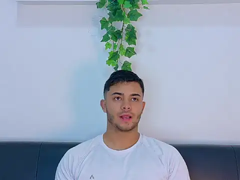 Chat XXX ao vivo de TylerWest_