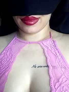 XXX chat uživo modela Zouzou_sexy