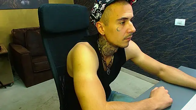 RomeoBodhi Chat XXX live