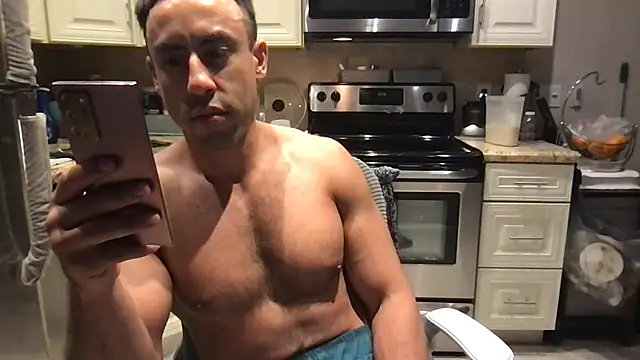 Chatroom XXX en direct de BigGuyMuscle