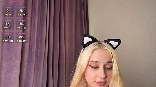 Tinyvivy - Flash Boobs