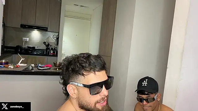 zoneboys Chat XXX live