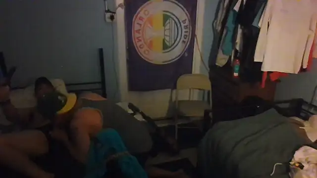 Show modela halfwayhausGUY na web-kameri