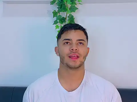 Онлайн чат XXX TylerWest_
