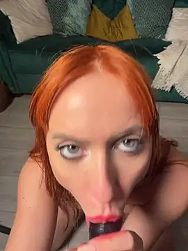 LunaAlya - Play with my nipples closeup